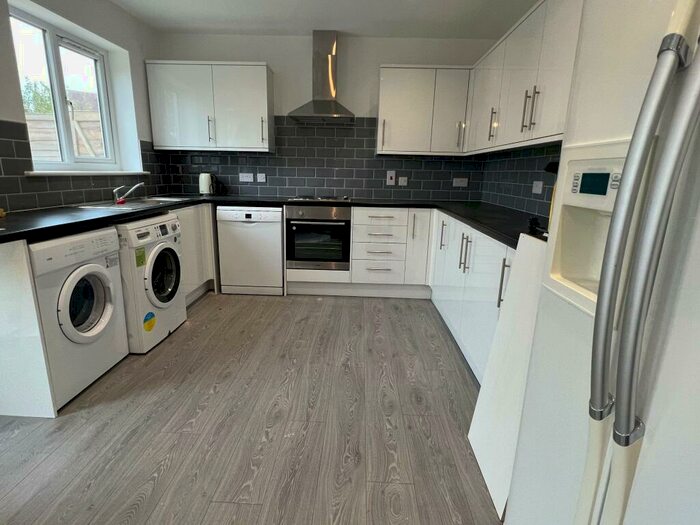 5 Bedroom Semi-Detached House To Rent In Bulan Road, Headington, OX3