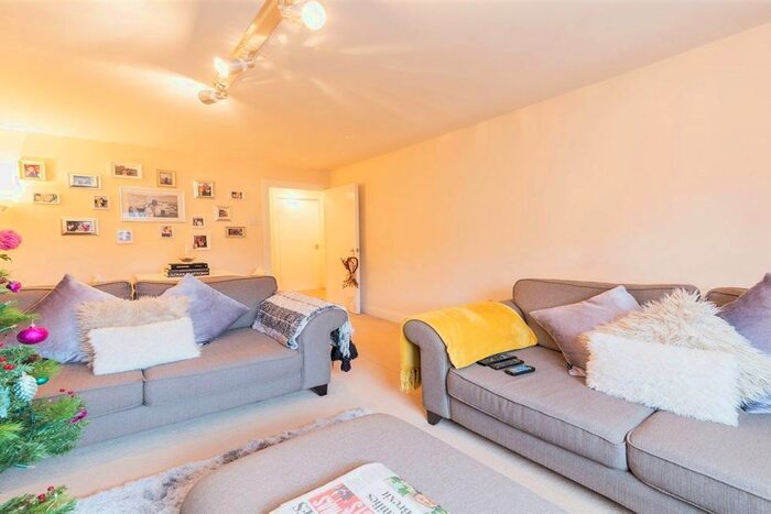 1 Bedroom Flat To Rent In Sutherland Avenue, London, W9