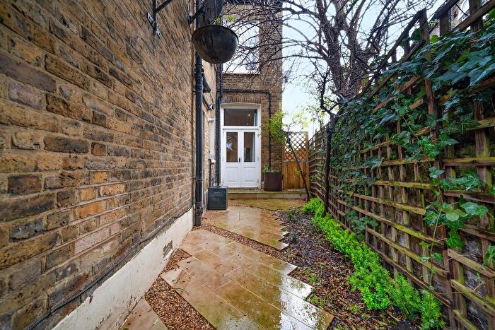 2 Bedroom Flat For Sale In Holmewood Gardens, London, SW2