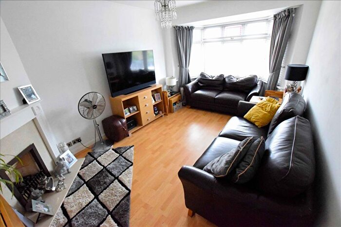 2 Bedroom Flat For Sale In Marlborough Road, Hanworth, Middlesex, TW13