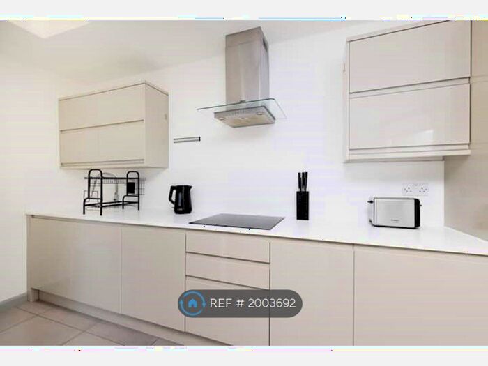 1 Bedroom Flat To Rent In Wandsworth Road, London, SW8