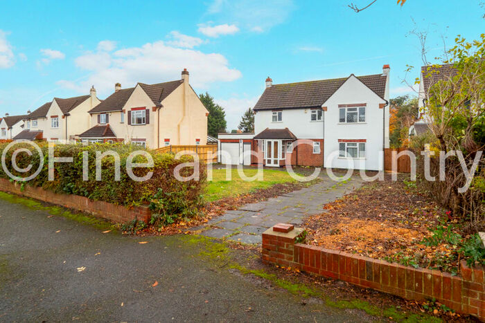 3 Bedroom Detached House To Rent In Cheyham Way, Cheam, Sutton, SM2