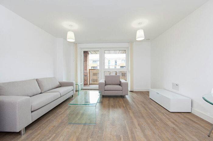 2 Bedroom Flat To Rent In Copenhagen Court, Greenland Place, Yeoman Street, Surrey Quay, London, SE8