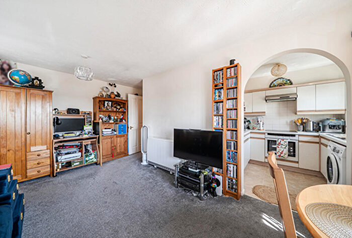 1 Bedroom Apartment For Sale In Kingfisher Way, London, NW10
