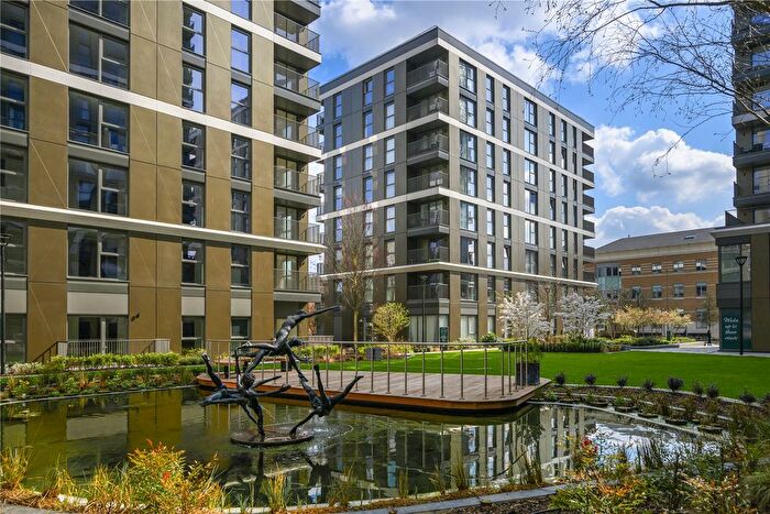 1 Bedroom Flat For Sale In Fairfield Avenue, Staines, Surrey, TW18