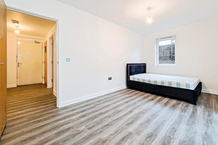 2 Bedroom Flat For Sale In Walton Road, Manor Park, London, E12