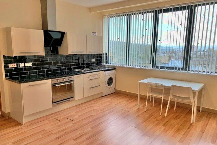 1 Bedroom Flat To Rent In Southgate House, Halifax, HX1