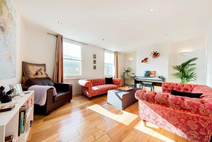 2 Bedroom Flat To Rent In Railton Road, SE24