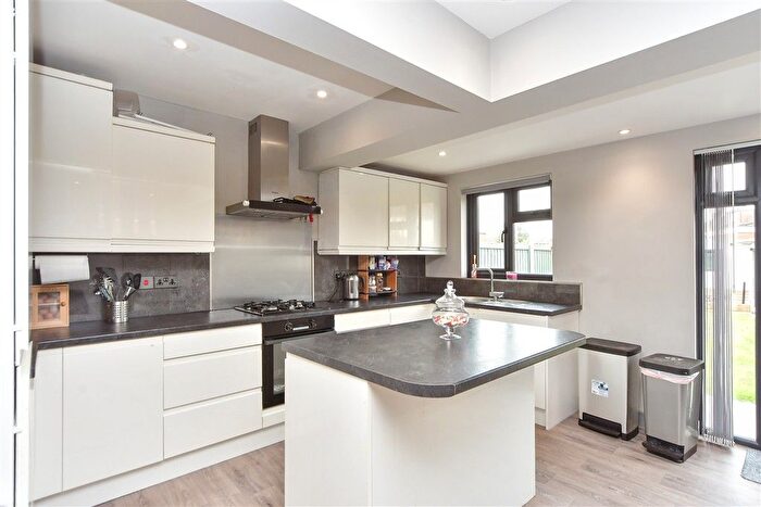 3 Bedroom End Of Terrace House For Sale In Rochester Road, Gravesend, Kent, DA12