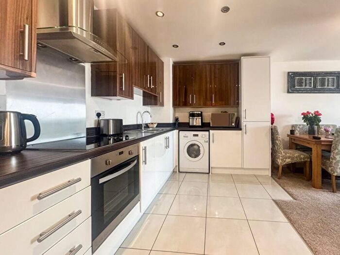 2 Bedroom Flat For Sale In Moulsford Mews, Basing House Moulsford Mews, RG30