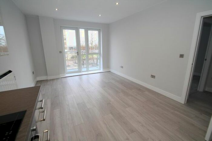 1 Bedroom Flat To Rent In Victoria Avenue, Southend-On-Sea, SS2