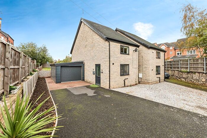 3 Bedroom Property For Sale In Friarwood Lane, Pontefract, WF8