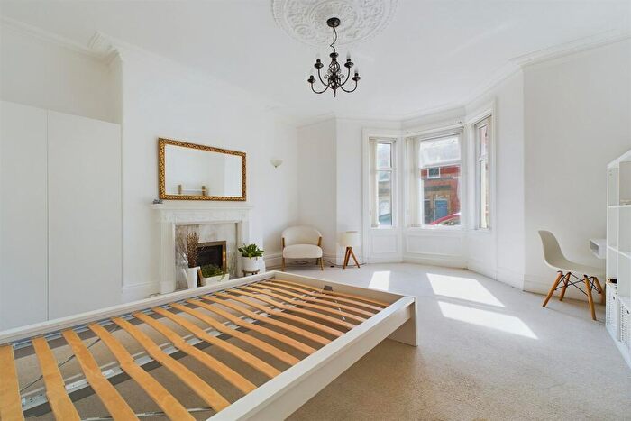 2 Bedroom Flat To Rent In Holmwood Grove, Jesmond, Newcastle Upon Tyne, NE2