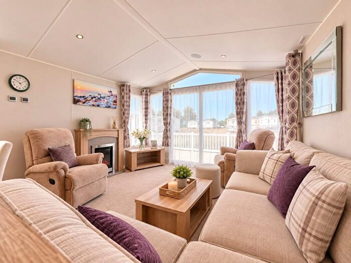 3 Bedroom Park Home For Sale In Butt Lane, Burgh Castle, NR31
