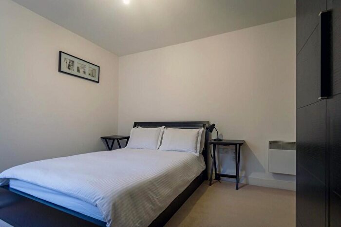 2 Bedroom Apartment To Rent In Canal Wharf, Birmingham, B1