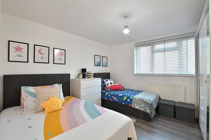 2 Bedroom Flat For Sale In Longbridge Road, Barking, Essex, IG11