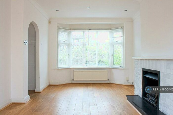 3 Bedroom End Of Terrace House To Rent In Cardinal Avenue, Kingston Upon Thames, KT2