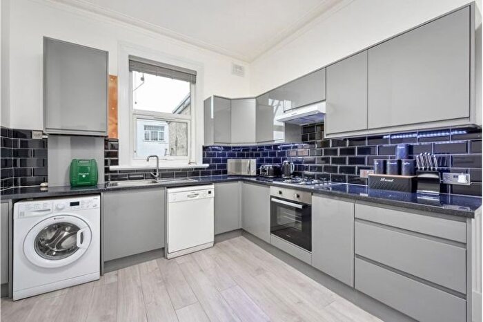 4 Bedroom Flat To Rent In Tooting High Street, London, SW17