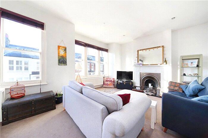 2 Bedroom Flat To Rent In Hazelbourne Road, Clapham South, SW12