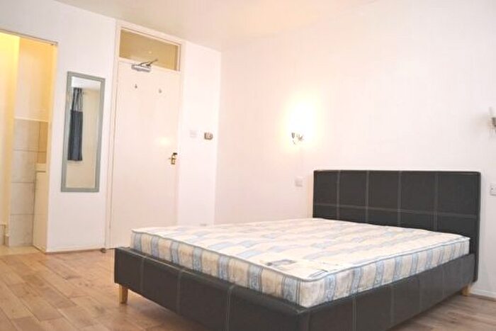 2 Bedroom Flat To Rent In Gordon Road, West Ealing, London, W13