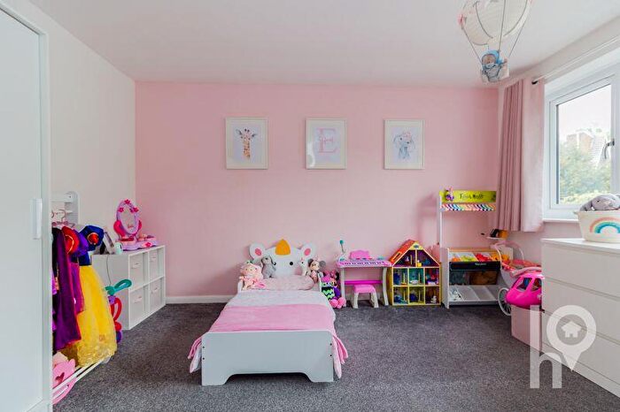3 Bedroom End Of Terrace House For Sale In Prince Charles Avenue, Minster On Sea, ME12