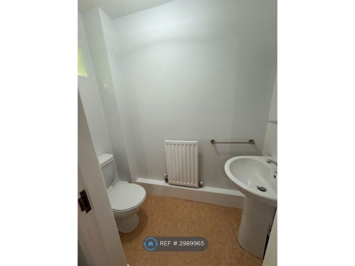 3 Bedroom Semi-detached House To Rent In Lower Hadderidge, Stoke-On-Trent, ST6