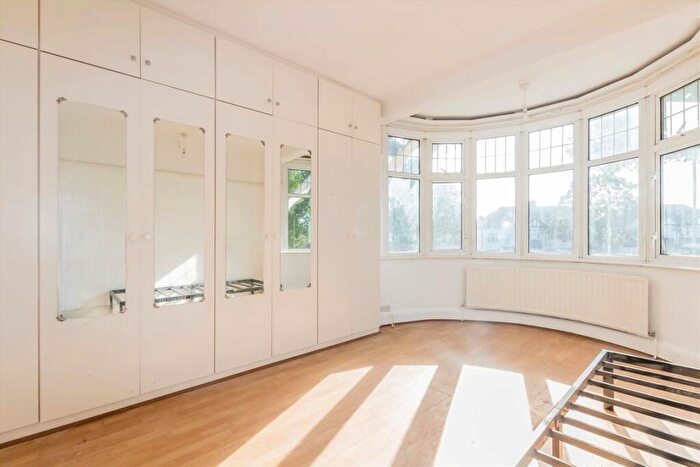 1 Bedroom Semi-Detached House To Rent In Elgar Avenue, Surbiton, KT5