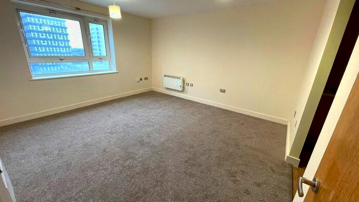2 Bedroom Flat To Rent In Hainault Street, Ilford, IG1