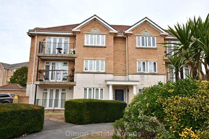 2 Bedroom Flat For Sale In Fowey Court, Priddy`s Hard, PO12