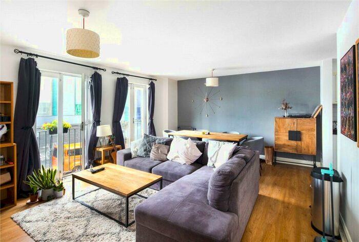 2 Bedroom Flat To Rent In Kempton Court, Durward Street, Whitechapel, London, E1