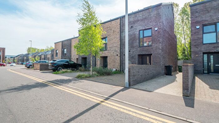 3 Bedroom Town House For Sale In Festival Court, Princes Quay, Glasgow, G51