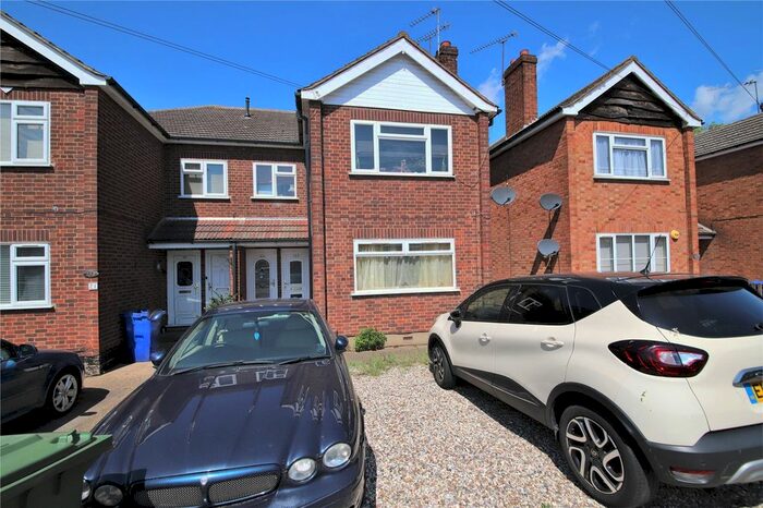 2 Bedroom Flat To Rent In Victoria Road, Stanford-Le-Hope, Essex, SS17