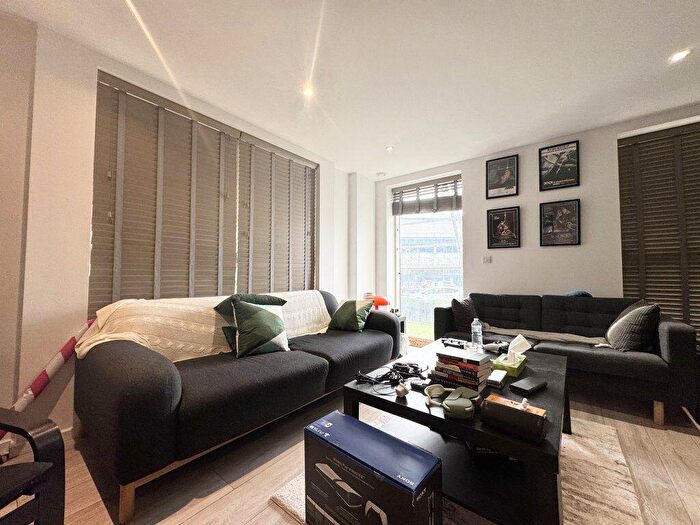 1 Bedroom Flat To Rent In Embankment House, BN1