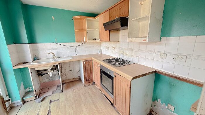 3 Bedroom End Of Terrace House For Sale In Groveside Close, Carshalton, Surrey., SM5