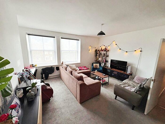 2 Bedroom Apartment To Rent In Lockwood Road, Huddersfield, West Yorkshire, HD1