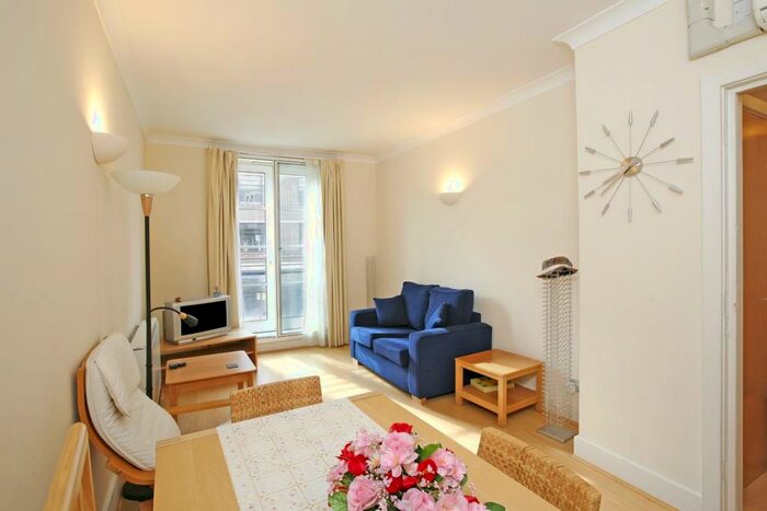 2 Bedroom Flat To Rent In Roberts Court, Essex Road, Angel, London, N1