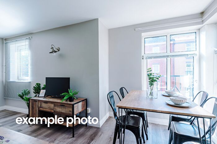 2 Bedroom Property To Rent In Flat, Lowry House, Manchester, M14