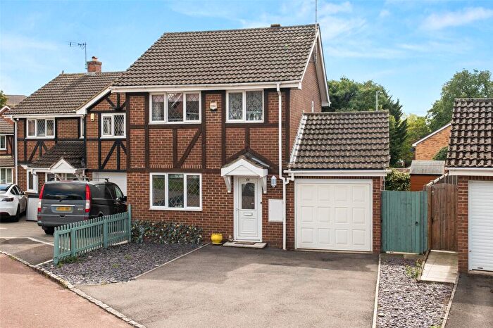 3 Bedroom Detached House For Sale In Farley Copse, Binfield, Berkshire, RG42