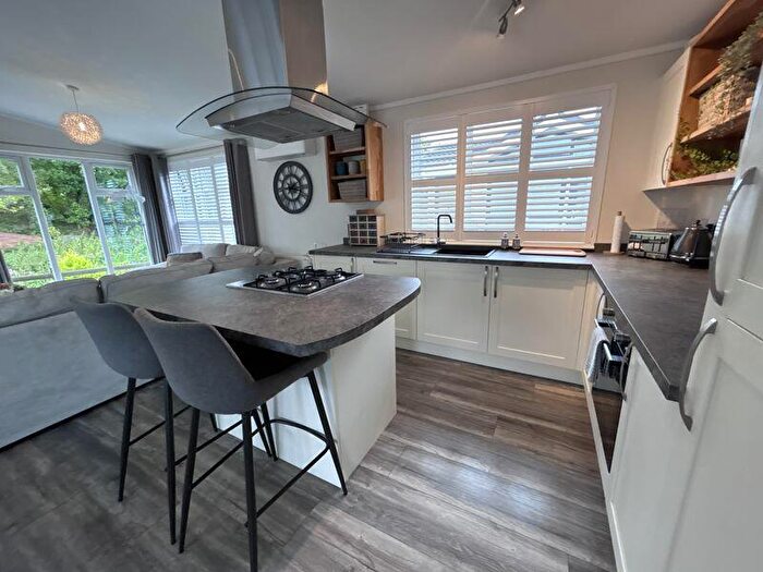 2 Bedroom Detached Bungalow For Sale In Avenue Road, Sandown, PO36
