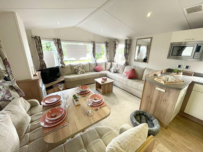 2 Bedroom Mobile/park Home For Sale In Crantock, Newquay, TR8