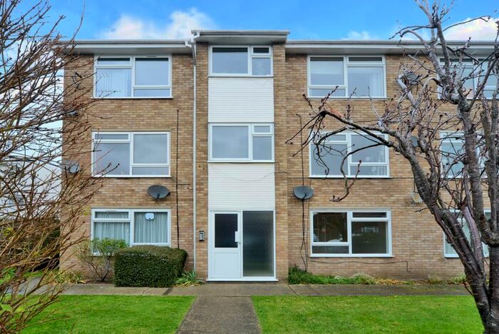 1 Bedroom Flat To Rent In Molesey Avenue, West Molesey KT8