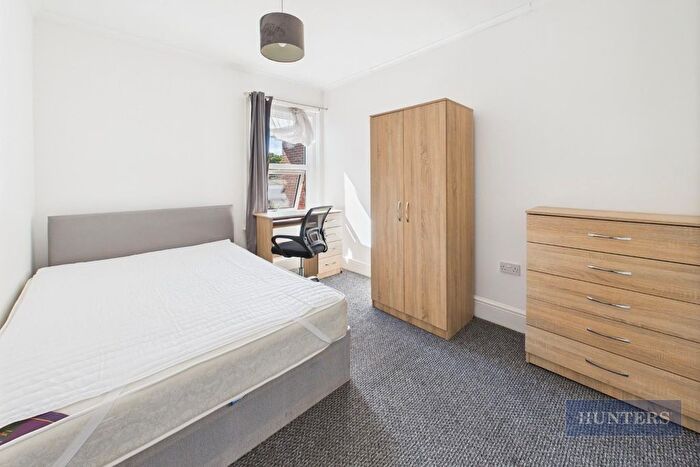 5 Bedroom Semi-Detached House To Rent In Newcombe Road, Southampton, SO15