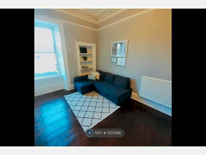 2 Bedroom Flat To Rent In Brougham Place, Edinburgh, EH3