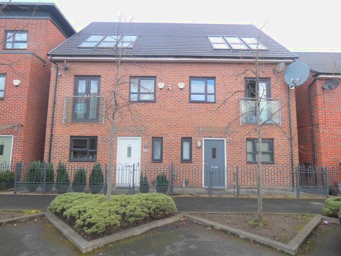 4 Bedroom Semi-Detached House To Rent In Oriel Gardens, Salford, M7