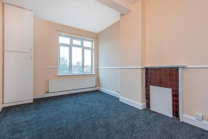 1 Bedroom Flat To Rent In Central Road, KT4