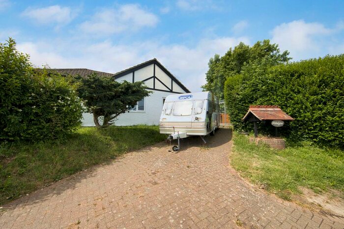 4 Bedroom Detached Bungalow For Sale In East Langdon Road, Martin, CT15