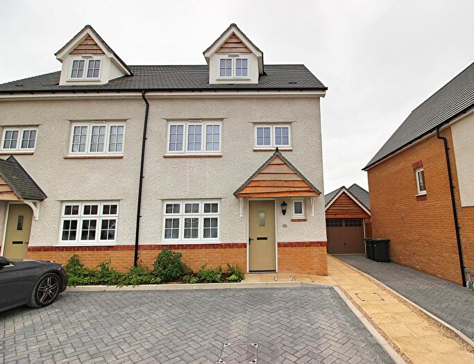 4 Bedroom Semi Detached House To Rent In Armstrong Road, Luton, LU2
