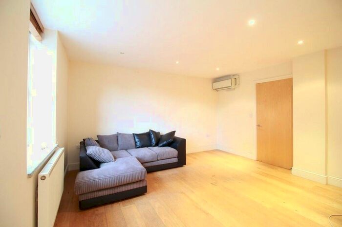 2 Bedroom Apartment To Rent In High Street, Crouch End, London, N8