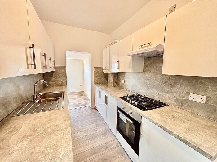 2 Bedroom Flat To Rent In Eastwood Road, Seven Kings, IG3