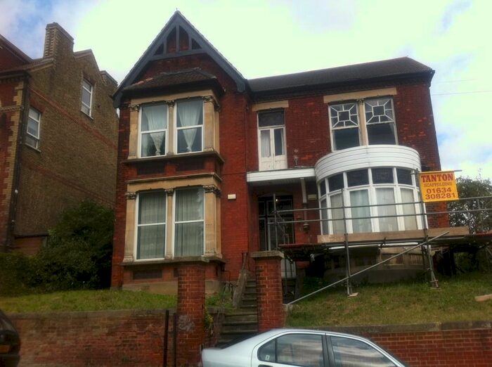 1 Bedroom Flat To Rent In Castle View Road, Rochester, ME2